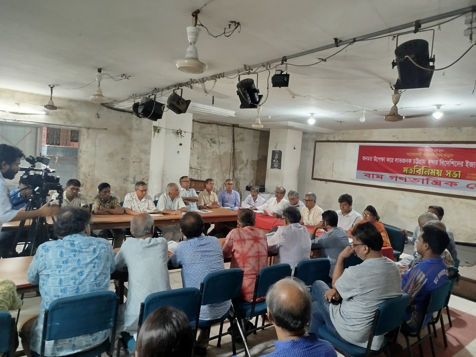 চট্টগ্রাম বন্দর বিদেশিদের ইজারা দিলে দেশের নিরাপত্তা ও স্বাধীনতা-সার্বভৌমত্ব হুমকীতে পড়বে